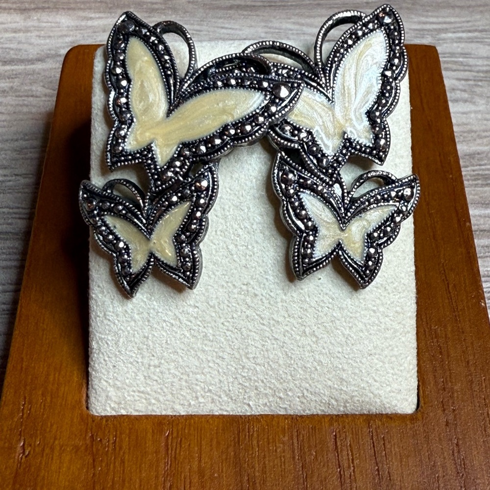 Vintage Avon Whispering Wings Butterfly Earrings